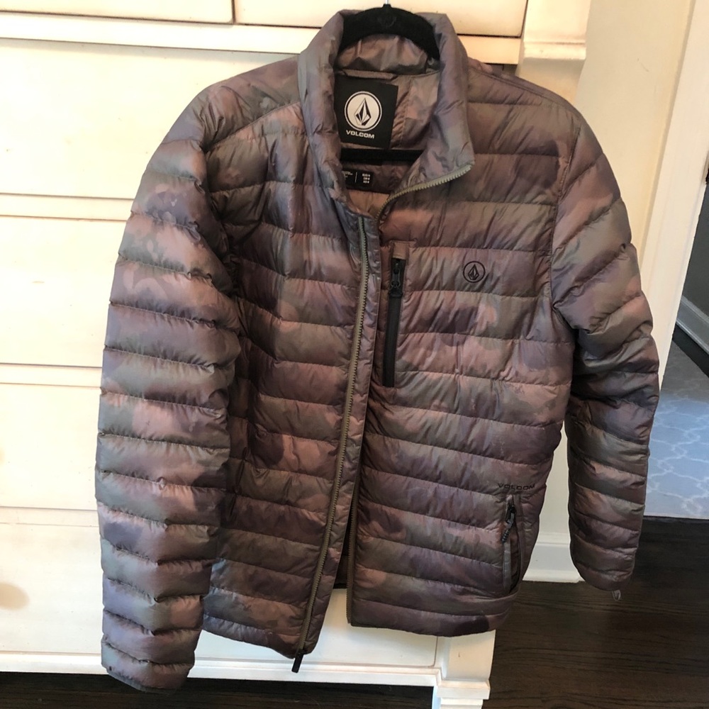 NEVER WORN volcom puff jacket